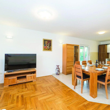 Amazing Home in Trilj with Hot Tub, WiFi & 4 Bedrooms, 特里尔 — 照片 2