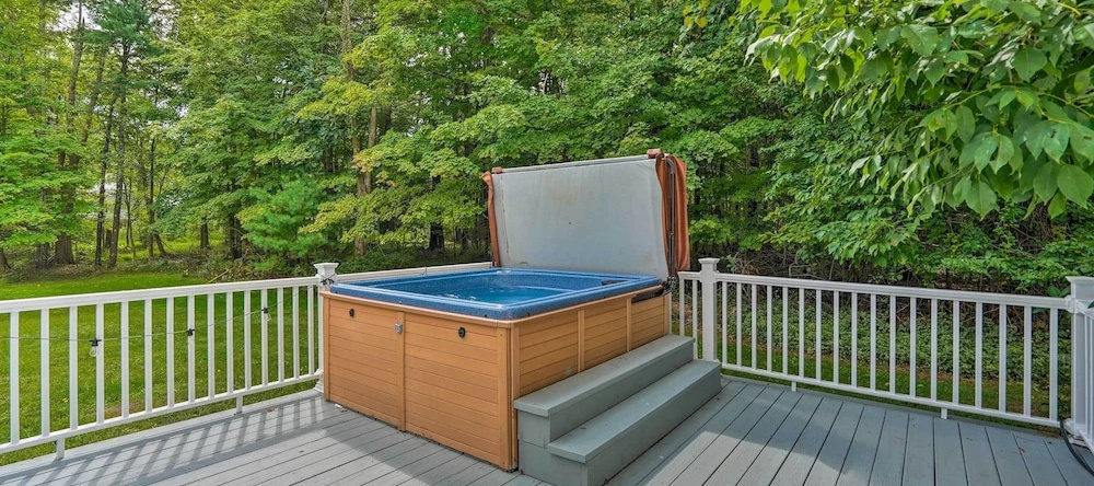 Woodstock Getaway w/ Hot Tub ~ 2 Mi to Dtwn!, 奥利维耶尔 — 照片 1