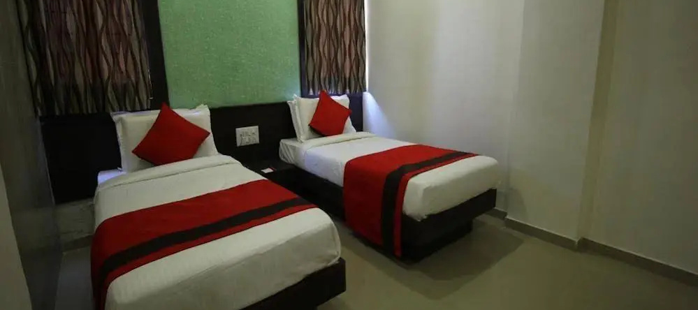 OYO Rooms Sahkari Jin Cross Road, Himatnagar — photo 1