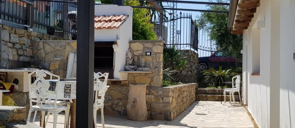 Piccola Casa Con Giardino, 圣雷莫 — 照片 1