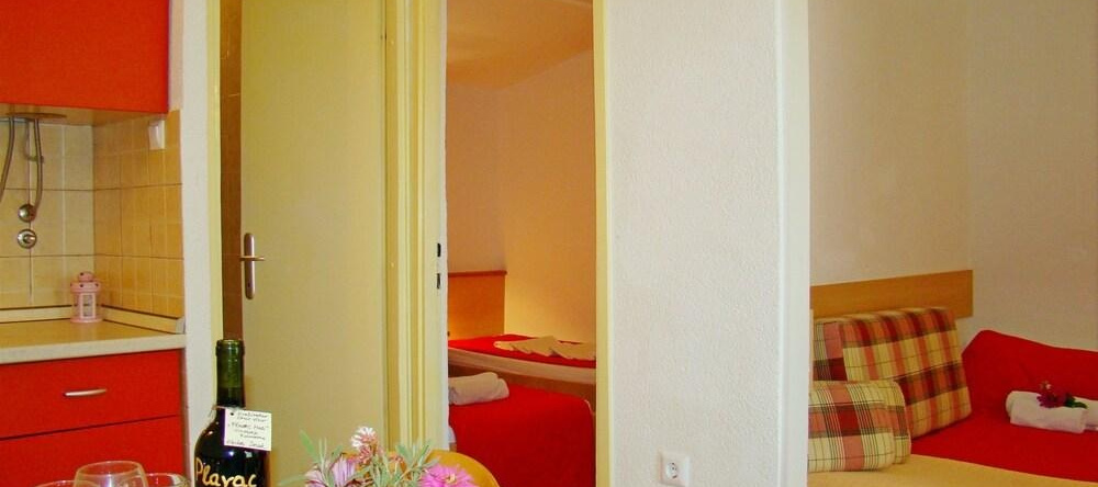 Apartments Bonaca, Komarna — photo 1