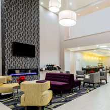 La Quinta Inn & Suites By Wyndham Dfw Airport West - Bedford, Бедфорд — фото 2