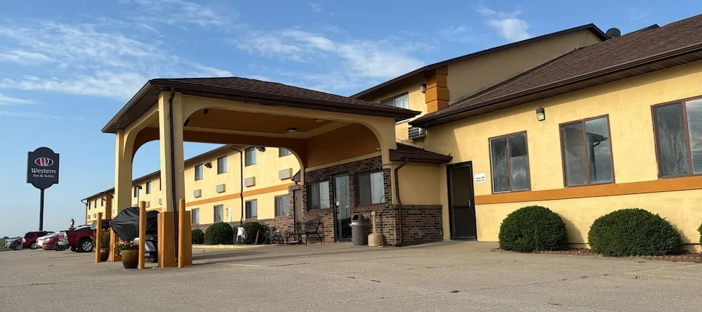 Western Inn & Suites, Grinnell — photo 1
