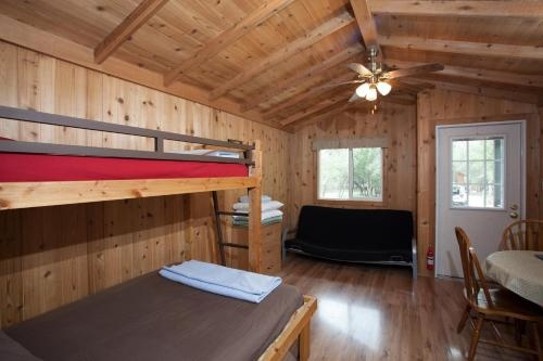 Medina Lake Camping Resort Studio Cabin 2, Pipe Creek — photo 1