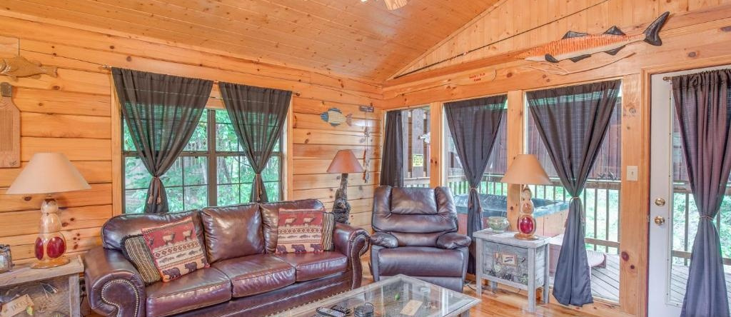 Bear Escape, 1 Bedroom, Sleeps 4, Hot Tub, Pool Table, Jacuzzi Tub, Уильямсберг — фото 1