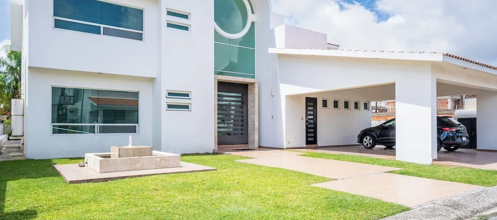Spacious 5 Bedroom Oasis with Pool & BBQ, 瓦斯特佩克 — 照片 1