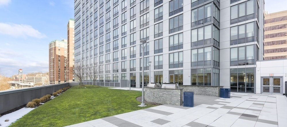 Global Luxury Suites in White Plains, 白原市 — 照片 1