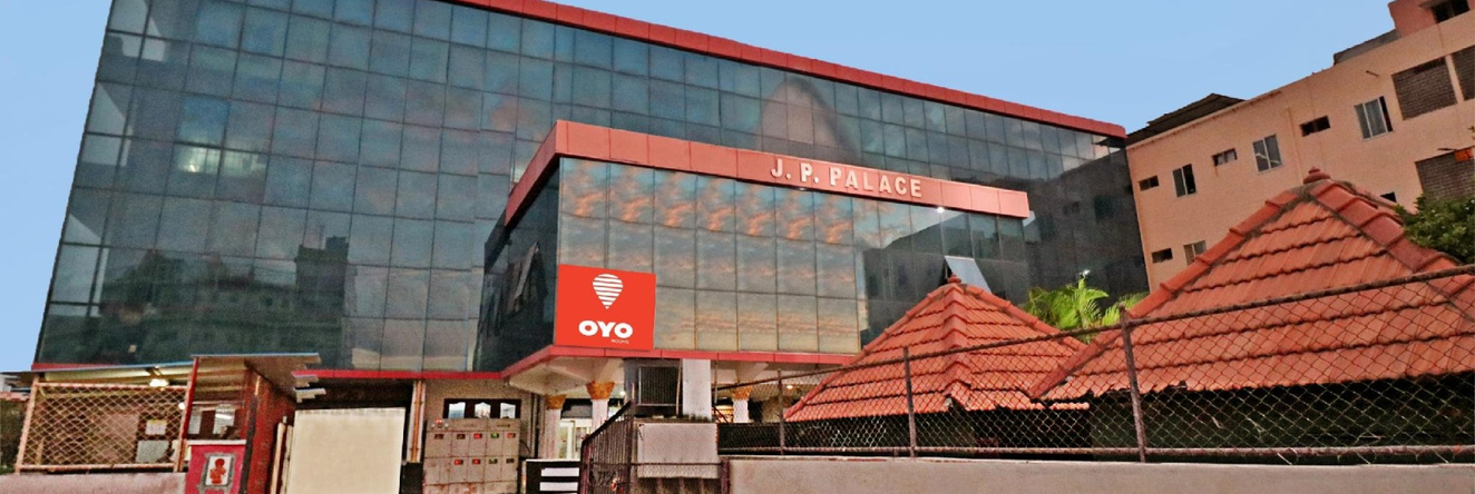 OYO 40115 J P Palace, 多达巴勒普尔 — 照片 1