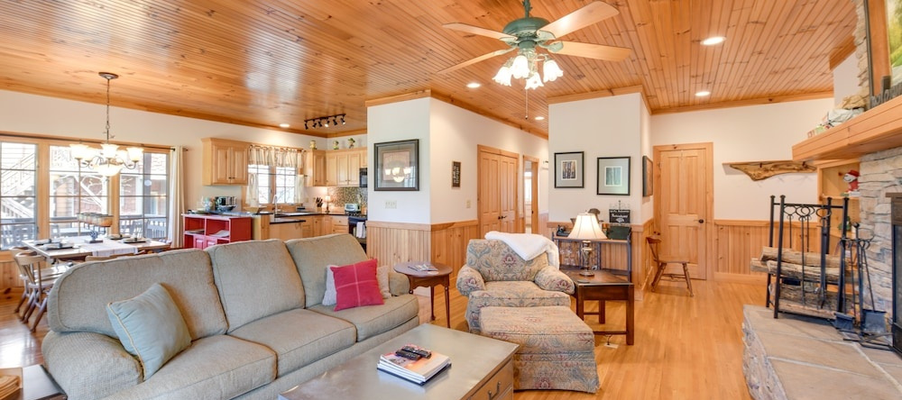 Deck & Golf Course Views: Inviting Cashiers Condo, 罗斯门 — 照片 1