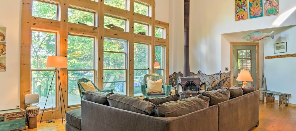 Forested Pentwater Vacation Rental - Walk To Beach, Мейсон — фото 1