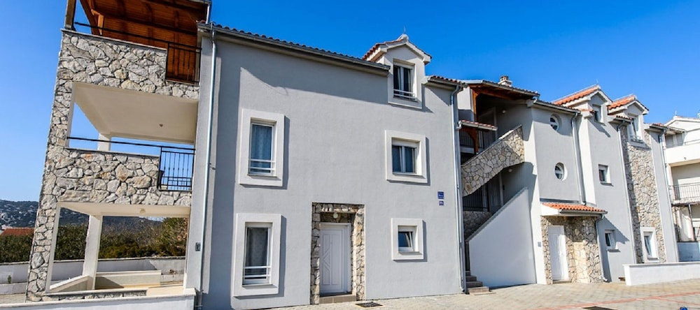 Apartments Jelena, Tribunj — photo 1