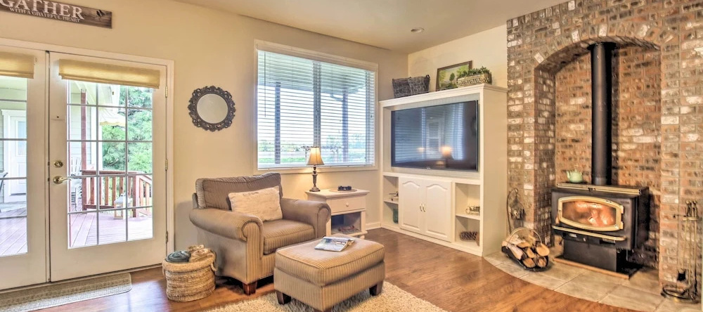 Mcminnville Wine Country Home W/ Hot Tub+Deck, Мак-Миннвилл — фото 1