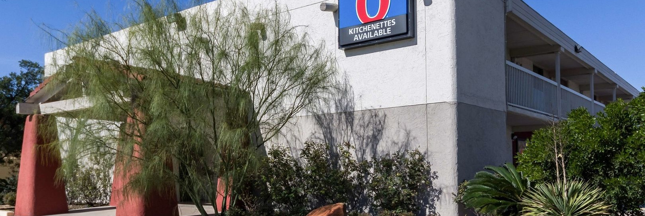 Motel 6 Uvalde, TX, 尤瓦尔迪 — 照片 1