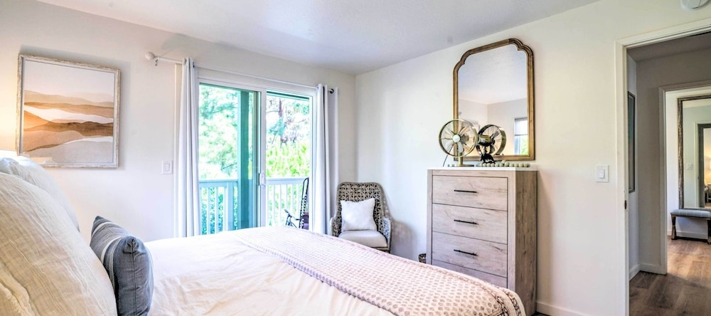 Cozy Cali Condo, Walk to Summerland Beach!, Summerland — photo 1