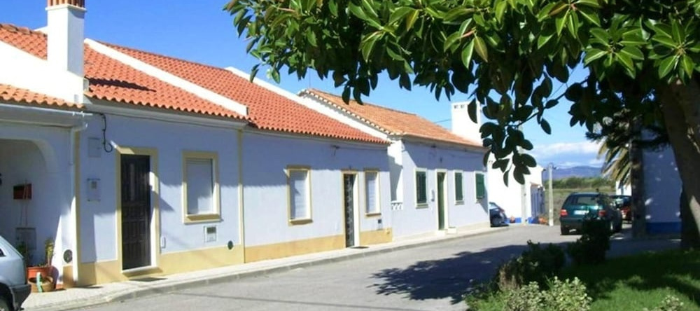House With one Bedroom in Almograve, With Wonderful sea View, Furnished Terrace and Wifi Near the Beach, 隆盖拉/阿尔莫格拉维 — 照片 1