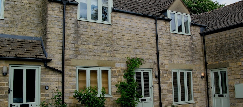 Tillows Cottage, Cirencester — photo 1