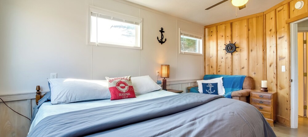 Bandon Home w/ Patio, Steps to South Jetty Park, 班登 — 照片 1