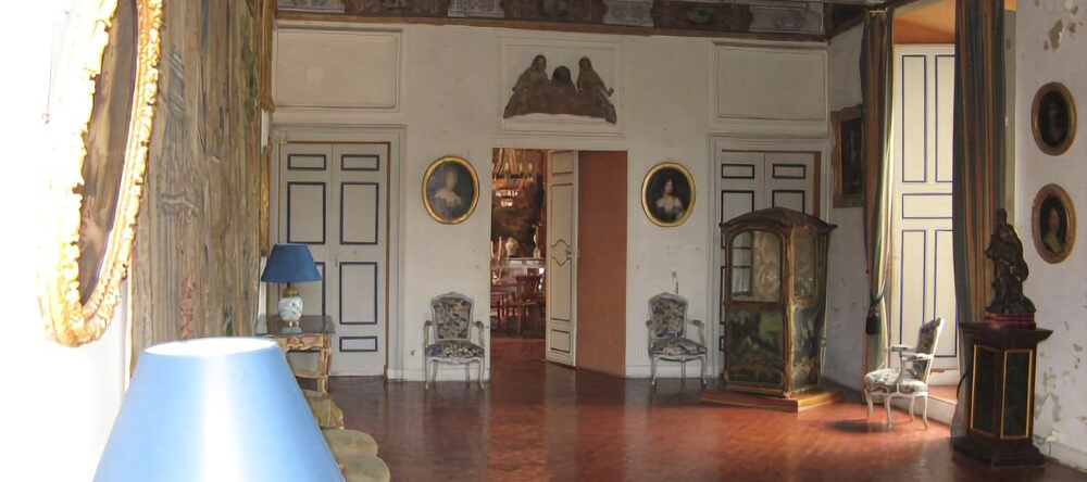 Château de la Barben, La Barben — photo 1