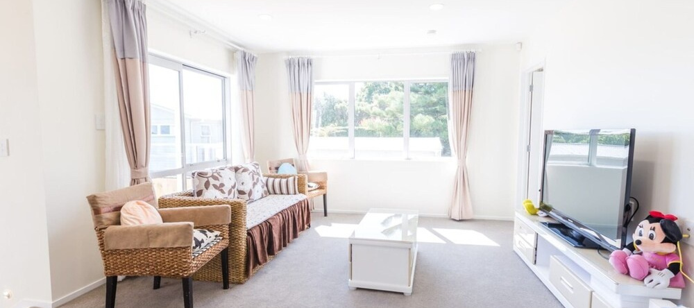 Brand New, High Spec 3 Bd Home Quiet Location, 亨德森 — 照片 1