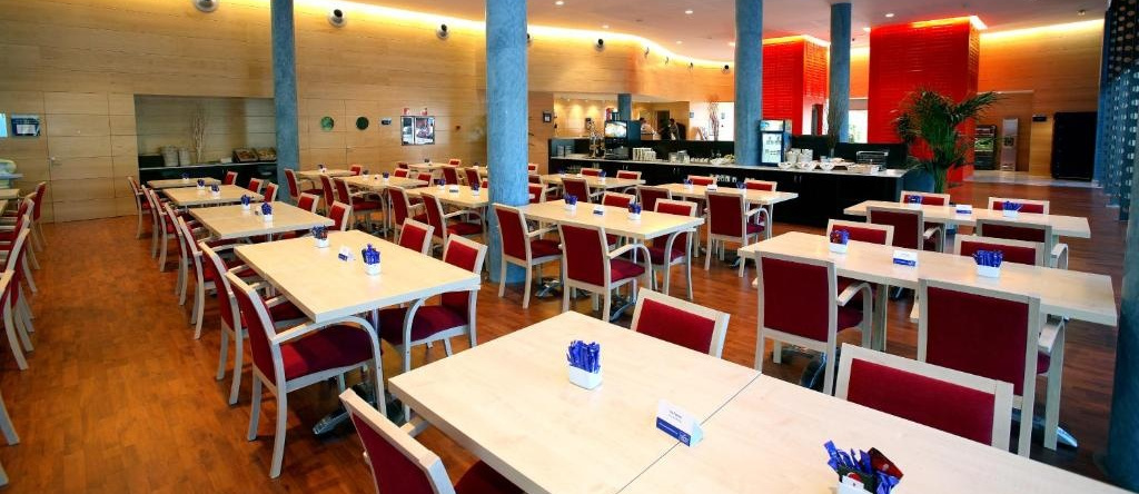 Holiday Inn Express Barcelona - Molins de Rei by IHG, 莫林斯德雷 — 照片 1