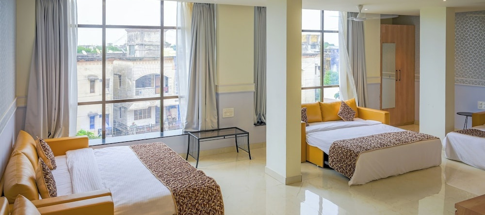 Hotel Poonam Residency, Варда — фото 1