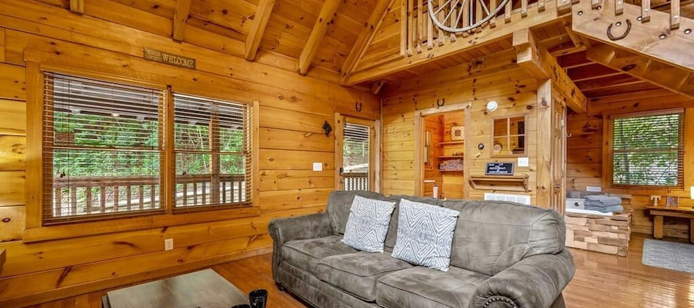 Sunrise Woods Retreat, Pigeon Forge — photo 1