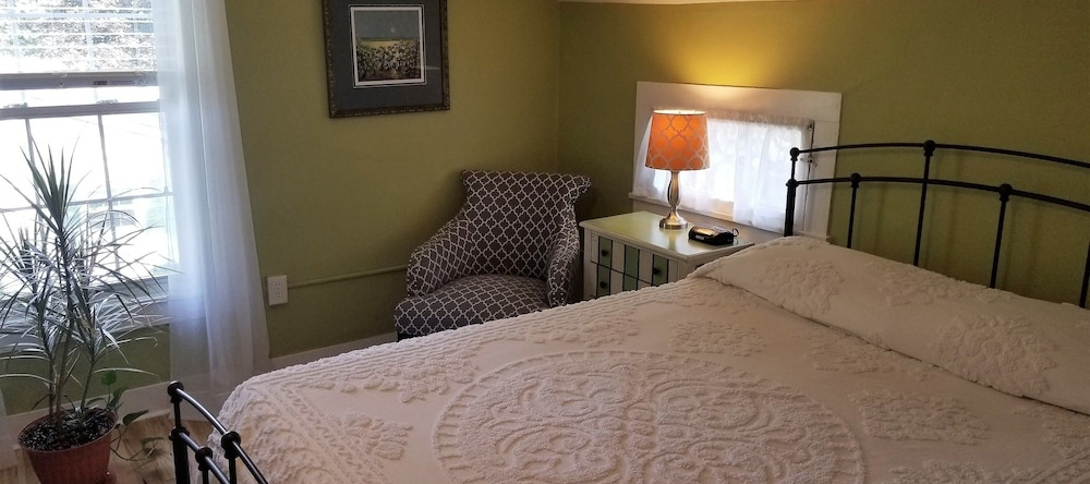 The Blackberry Inn Bed & Breakfast, Watkins Glen — photo 1