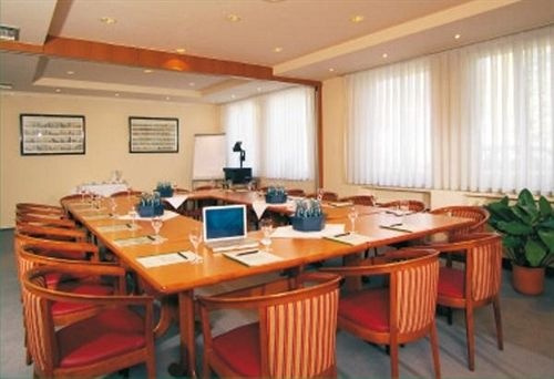 Hotel Am Lunik Park, 霍亨诺伊恩多夫 — 照片 1