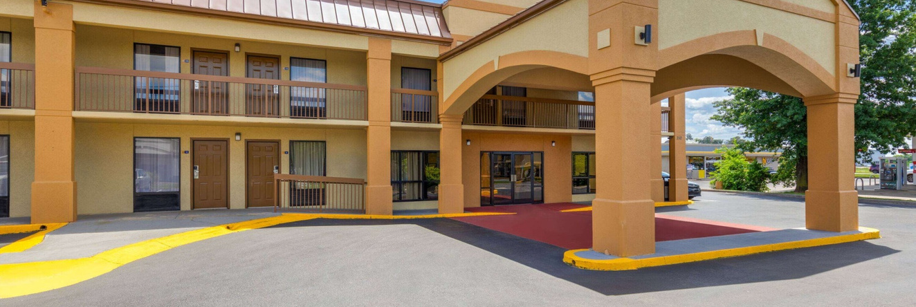 Days Inn By Wyndham Oak Grove/Ft. Campbell, Оук-Гроув — фото 1