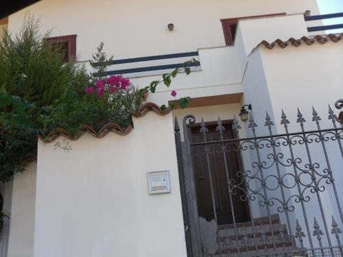 La ginestra Chia B&B, 多穆斯德玛丽亚 — 照片 1
