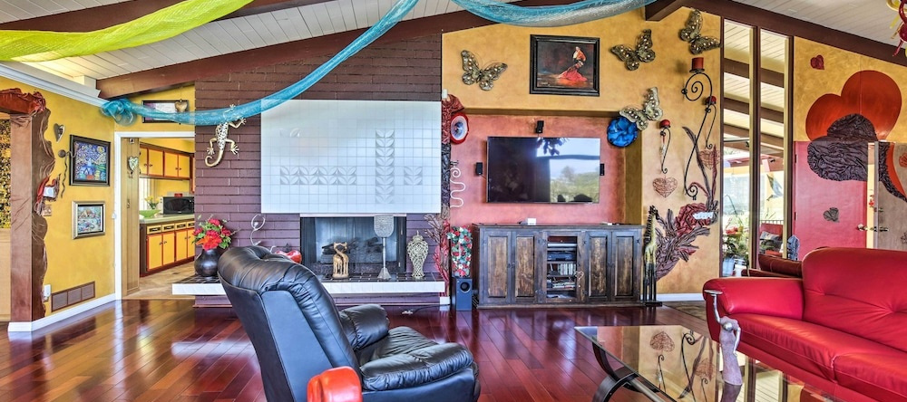 Colorful El Cajon Gem: Deck, Garden & Valley Views, Эль Кахон — фото 1