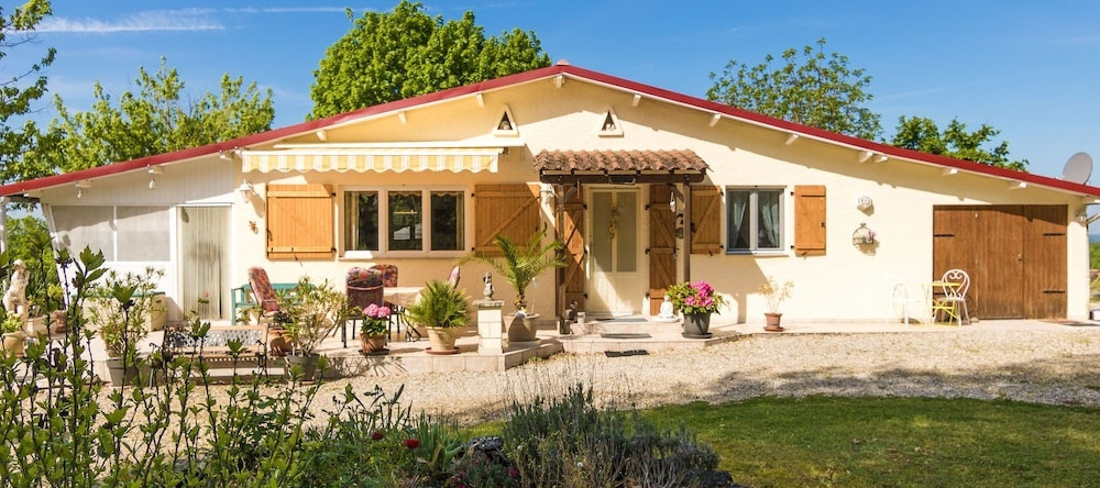 Sunlit Bungalow With Private Pool in Nadaillac-de-rouge, 纳达亚克-德鲁日 — 照片 1