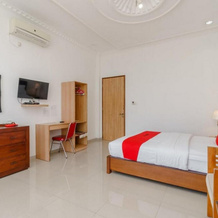RedDoorz Syariah near Lahat Station, Lahat — photo 5