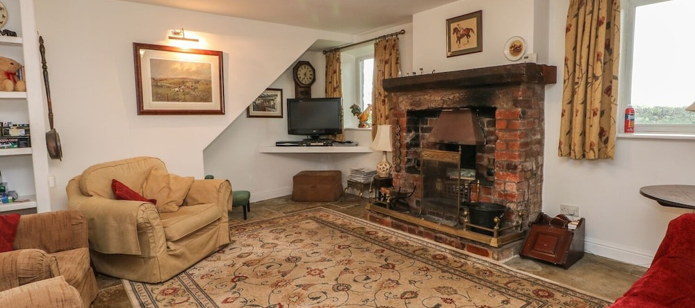 Butterlands Farmhouse, Congleton — photo 1