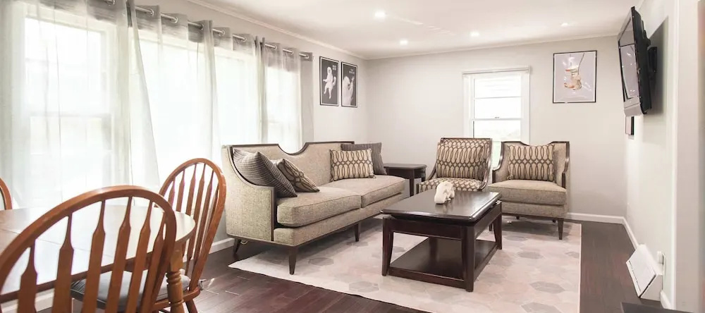 Chic Lake Geneva Apartment in Desirable Location!, 日内瓦湖 — 照片 1