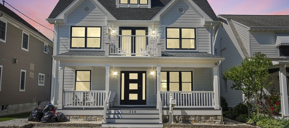 Ultimate Belmar Beach Getaway Sleeps 10 7 Bedroom Home By Redawning, Лейк-Комо — фото 1