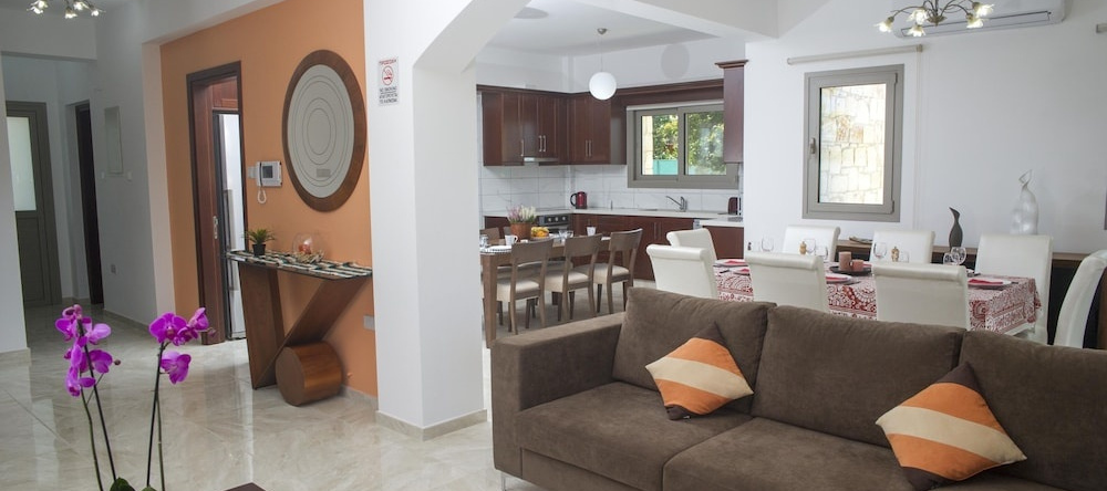 Stunning new Beach Front Villa,1st Line to the Beach, Large Pool, Wonderful Area, 阿尔加卡 — 照片 1