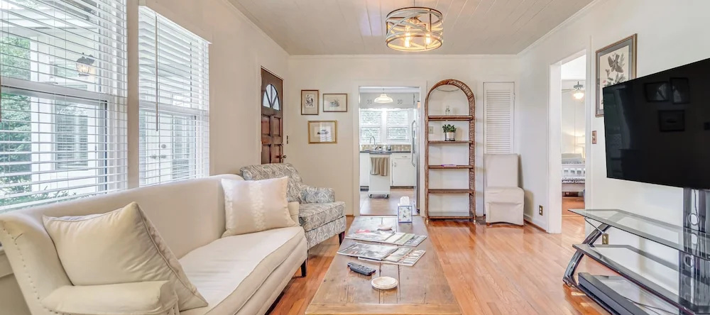 1 Mi To Beaches: Fairhope Home W/ Yard!, Фейрхоуп — фото 1