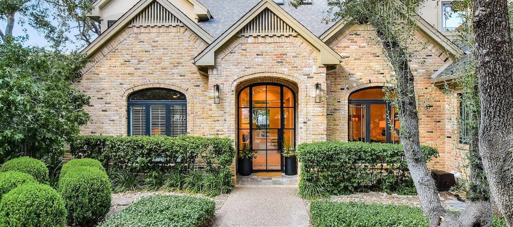The Arrive Blue Sky Estate 5 Bedroom Estate, Austin — photo 1