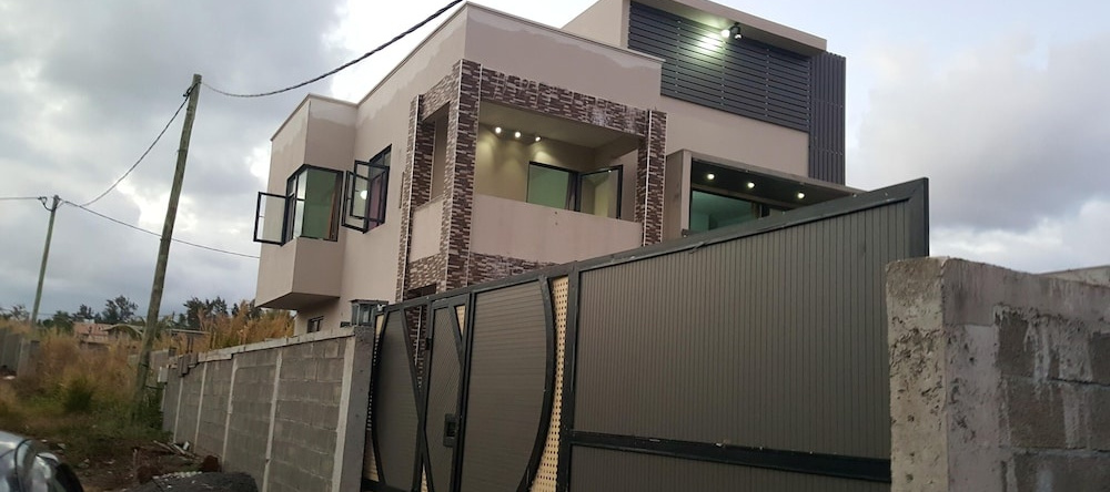House With 4 Bedrooms In Plaine Magnien, With Wonderful Sea View, Encl, Ле-Бушон — фото 1