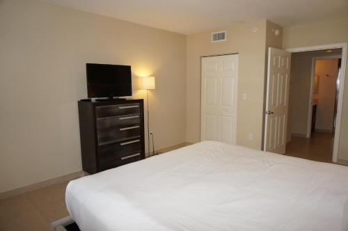 2080 Condominium On The Beach, Hallandale Beach — photo 1
