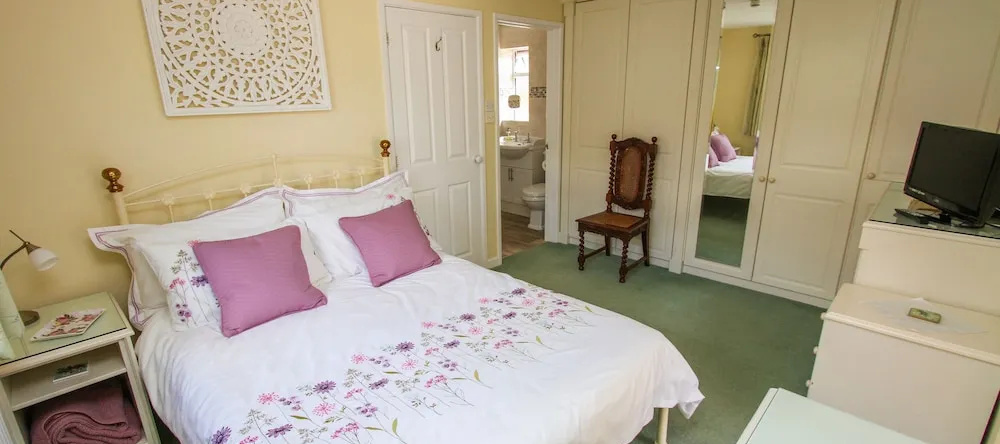 London Road Guest Accommodation, Chippenham — photo 1