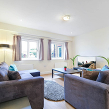 Luxury 3 Bedroom Apartment with Parking, Maidenhead — photo 2