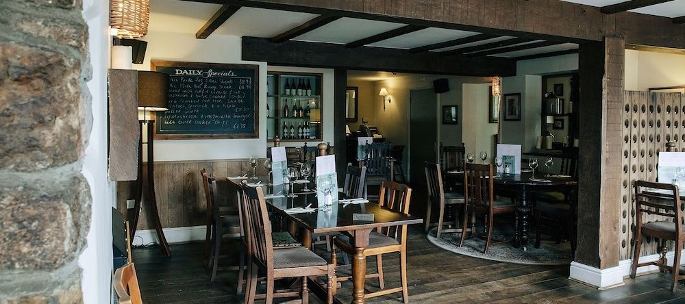 Rose And Crown, Porthcawl — photo 1