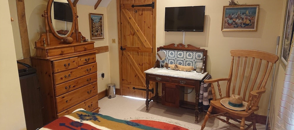 Charming 17th Century 2-bed Cottage in Medmenham, Marlow — photo 1