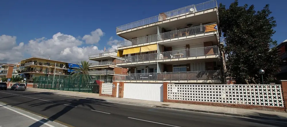 Amura Be my Guest Castelldefels, 卡斯特尔德费尔斯 — 照片 1