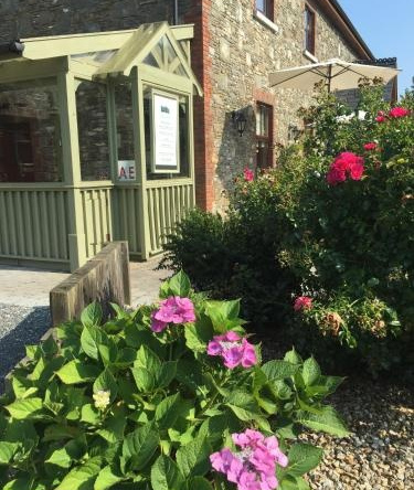 Riverbank, Country Pub and Guesthouse, Ballybay — photo 1