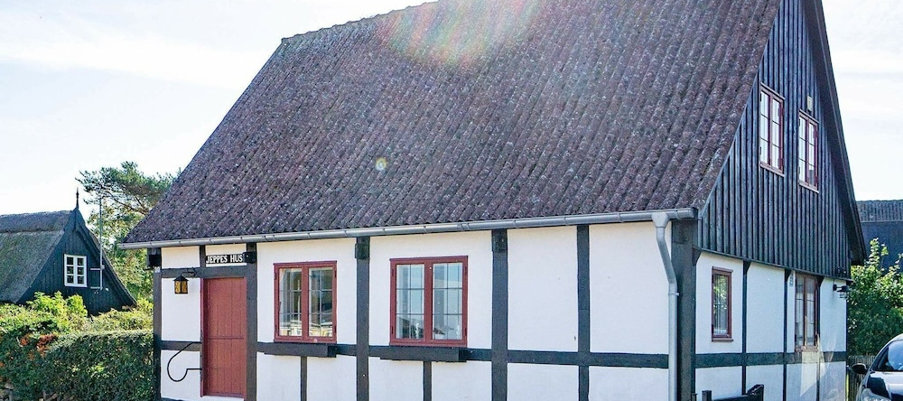 Comely Holiday Home in Bornholm With Terrace, 斯瓦内克 — 照片 1