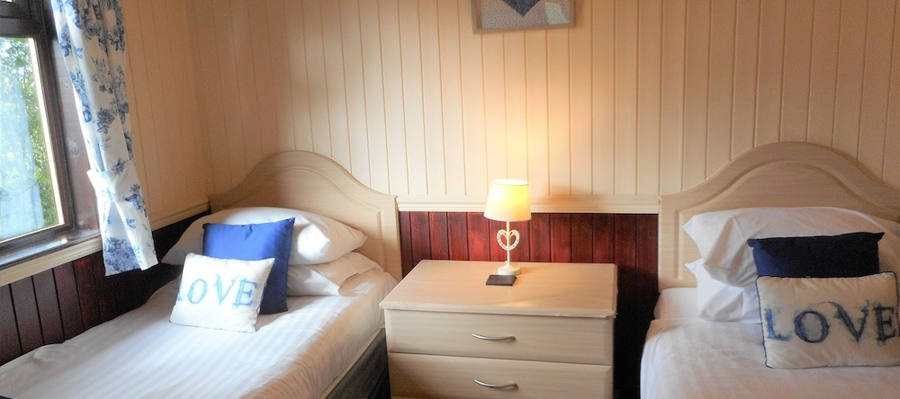 Birch Lodge 13 with Hot Tub, 明尼加夫 — 照片 1