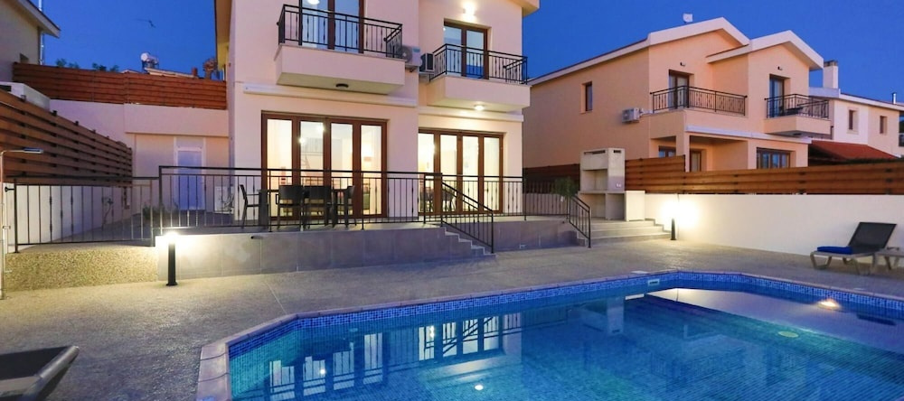 Villa Ernica in Malatya, 利索斯 — 照片 1